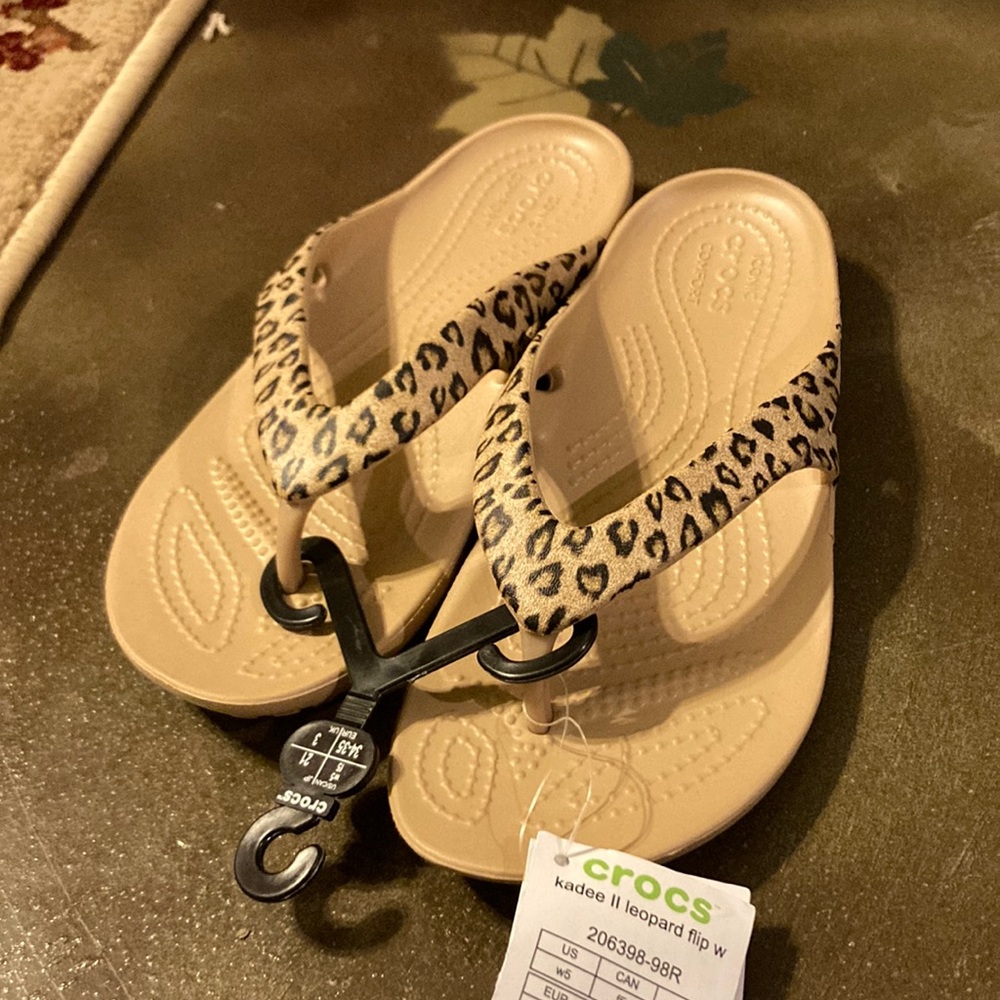 New Crocs Kadee II leopard print size 5